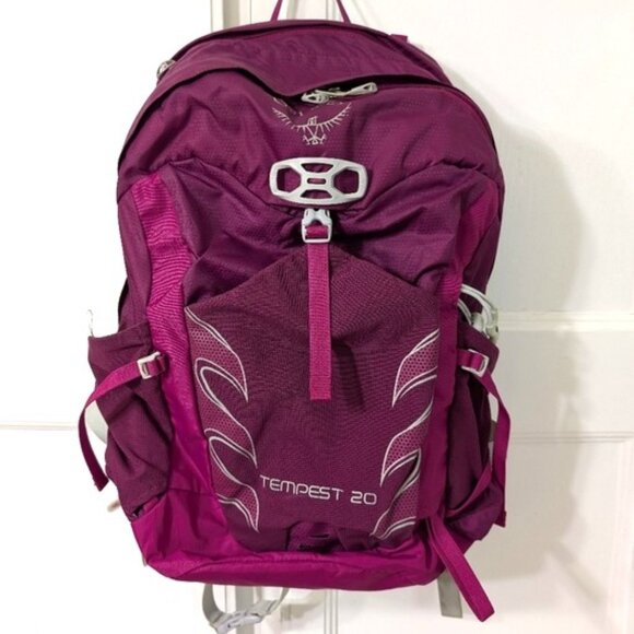 Osprey Tempest 20 Backpack in Mystic Magenta Sz XS/S 17.32" H x 20" W x 10.63" D - Picture 1 of 16